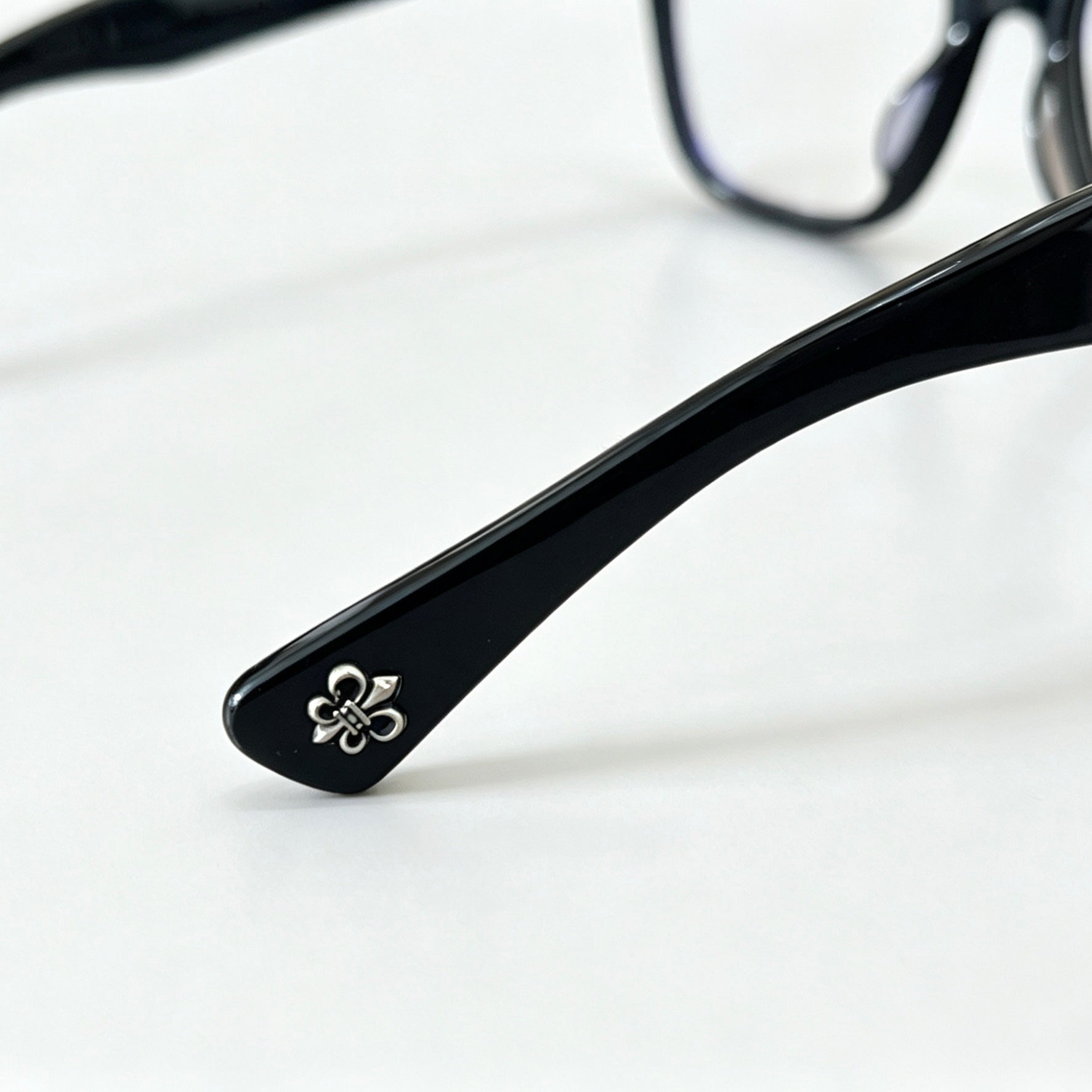 Full Frame Glasses Dark Luxury